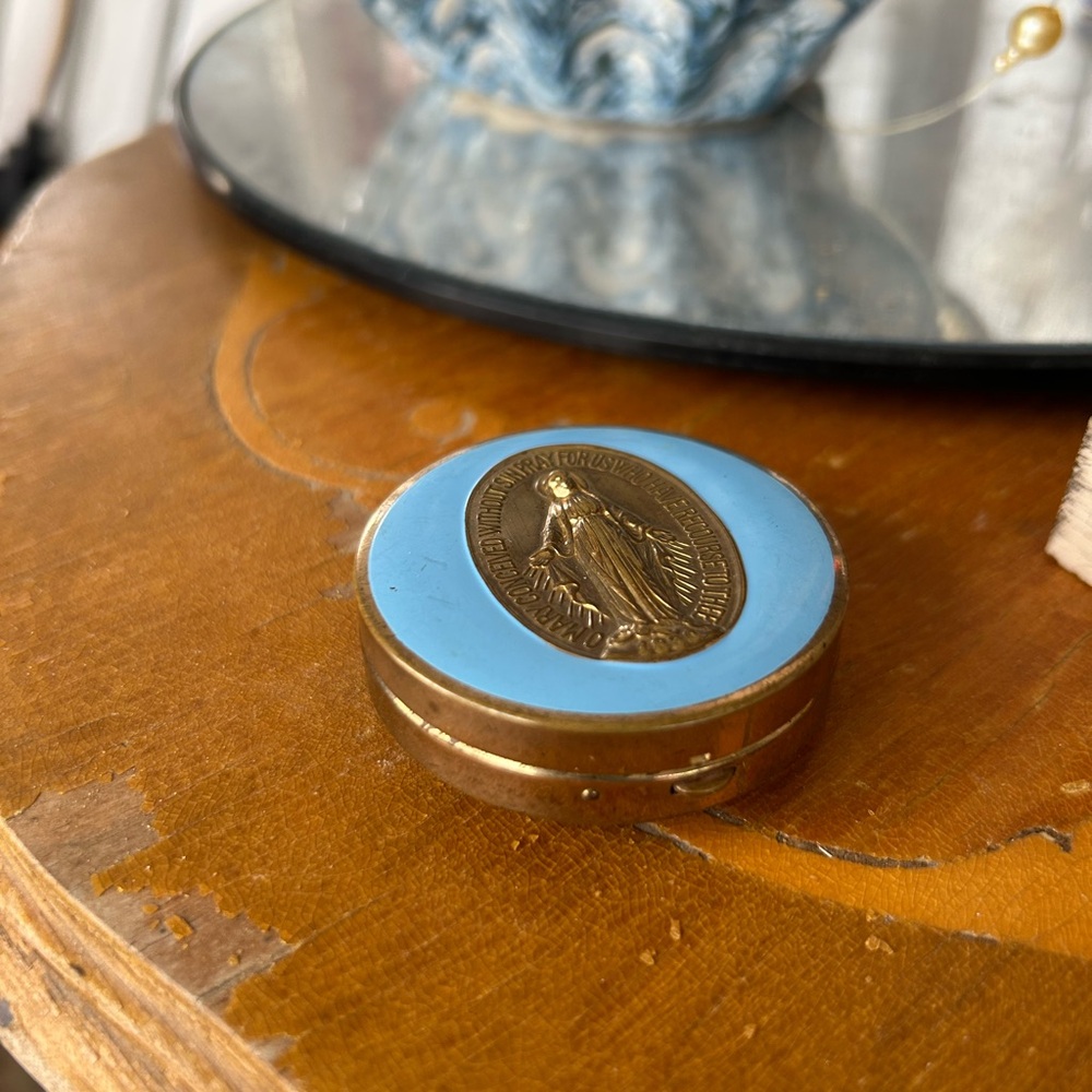 Vintage Blue Enamel Virgin Mary Religious Trinket Pill Box or Rosary Holder - Picture 3 of 8